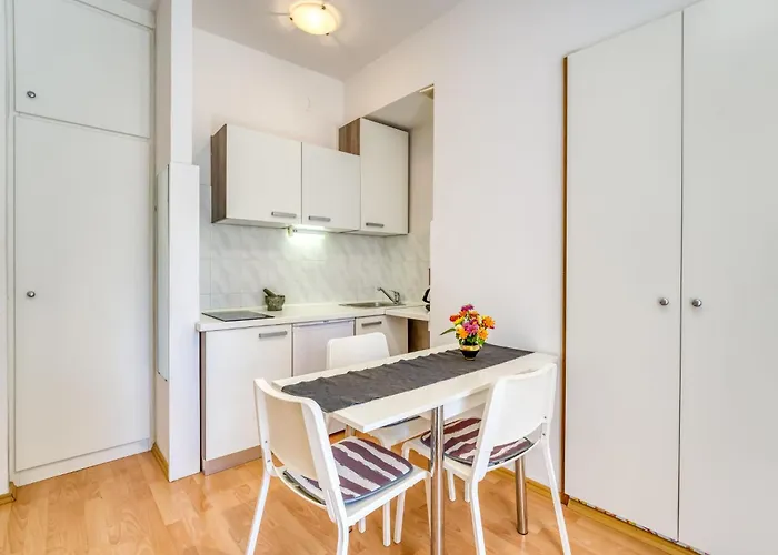 Appartamento Emil By Interhome Laurana